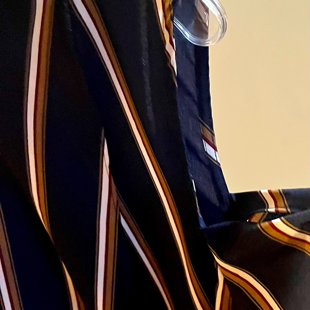 Cold Shoulders Tunic. Excellent Condition - image 3